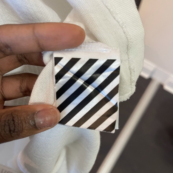 Men’s Off White t shirt - Picture 4 of 5